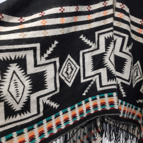 Charlotte Russe Reversible Wrap Poncho - Picture 3 of 5